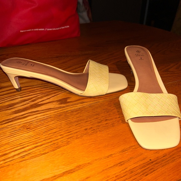 Call it spring kitten heels - Picture 2 of 2